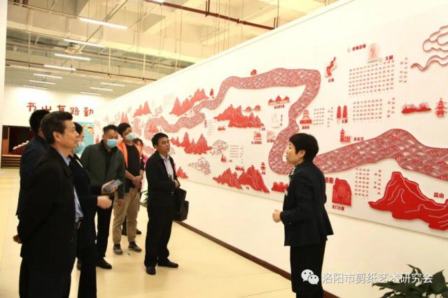 54.64米《黄河》巨幅剪纸长卷开剪