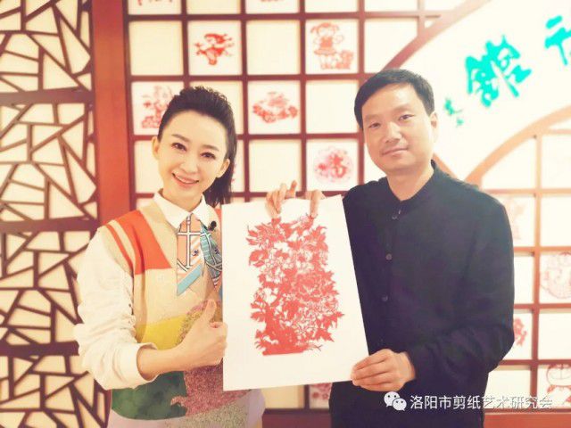 两个央视频同时关注洛阳剪纸艺术，10万次聚焦洛阳非遗