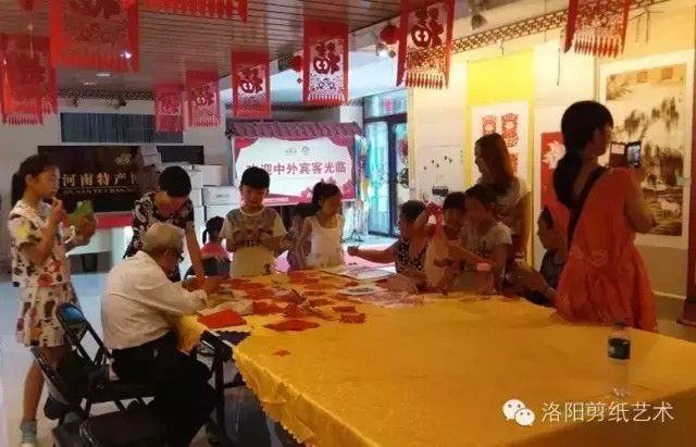 迎六一，免费教小朋友学剪纸