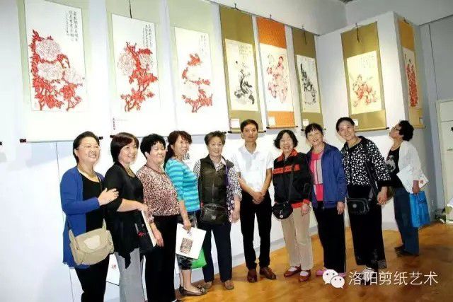 “春雨工程”洛阳文化志愿者哈密行书画剪纸作品汇报展开展