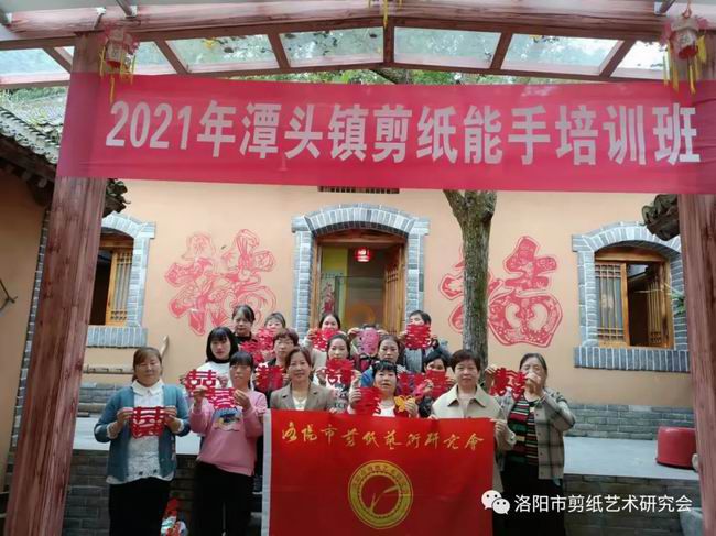 2021年潭头镇剪纸能手培训班开班——重阳节纪实